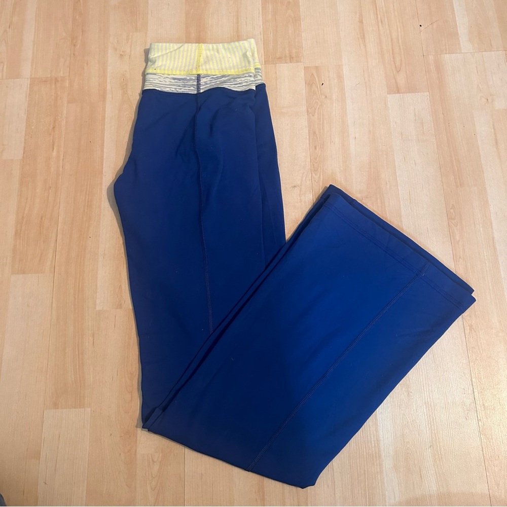 🛍️3/$30 Lululemon Athletica women's blue flared yoga pants leggings‎ in size 6